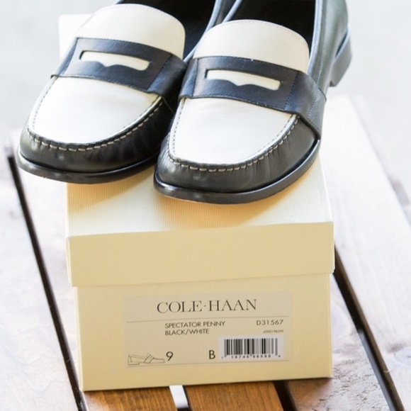 Classic Women's Cole Haan Spectator Penny B/W - Picture 17 of 17